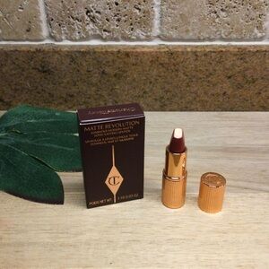 🆕 Mini Charlotte Tillbury Lipstick - Walk of No Shame